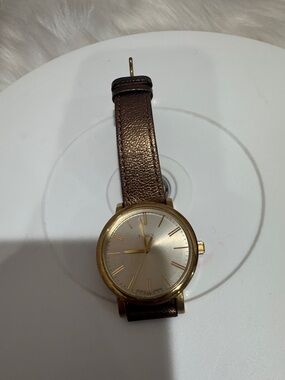 Timex Gold Tone Case with Brown Leather Strap Watch